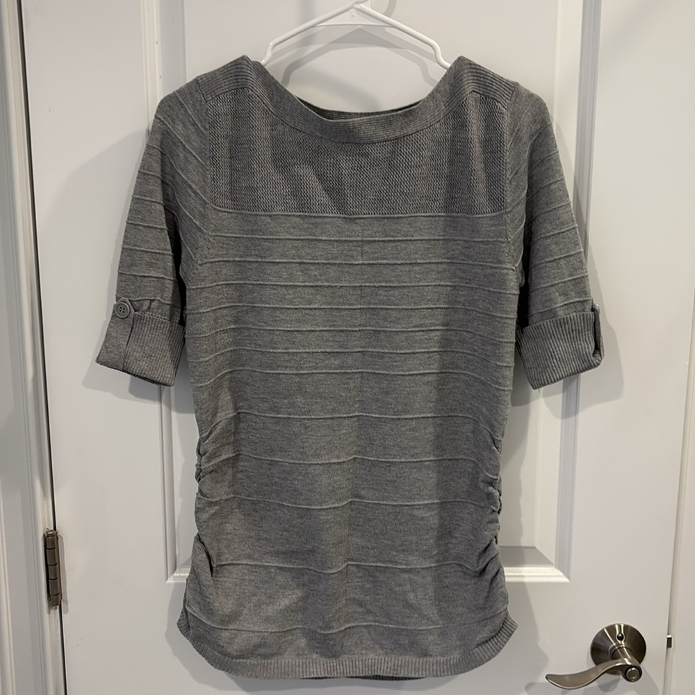 Gray short sleeve sweater.